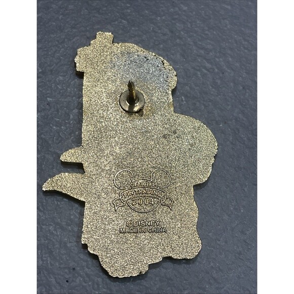 Vintage 2004 Disney Pin Lilo Holding Pudge the Fish - Picture 3 of 3